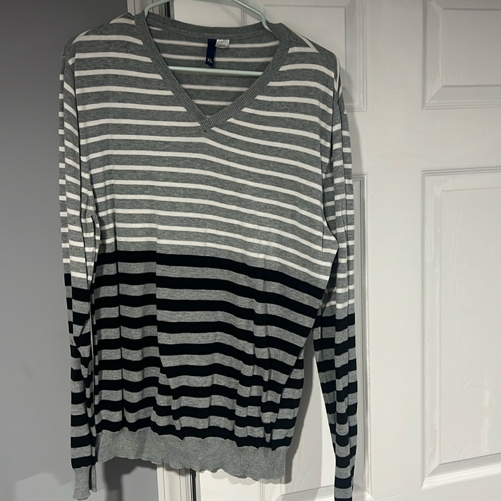 HM men’s sweater shirt XL size  color as shown in picture